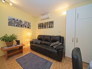 23938120-Ferienwohnung-4-Postira-300x225-1