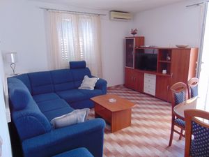 23968311-Ferienwohnung-8-Postira-300x225-1