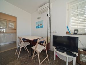 23980760-Ferienwohnung-4-Postira-300x225-4