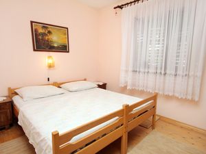 23928664-Ferienwohnung-2-Postira-300x225-4