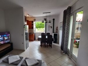 23930649-Ferienwohnung-4-Postira-300x225-3