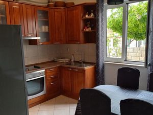 23930649-Ferienwohnung-4-Postira-300x225-5