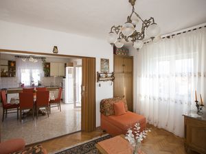 23931450-Ferienwohnung-6-Postira-300x225-3