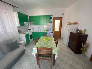 23932114-Ferienwohnung-3-Postira-300x225-2