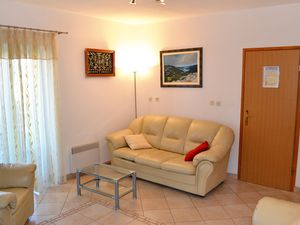 23927140-Ferienwohnung-2-Postira-300x225-2