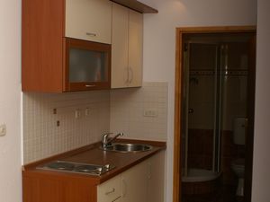 23927140-Ferienwohnung-2-Postira-300x225-3