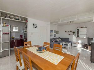 24037077-Ferienwohnung-4-Postira-300x225-5