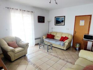 23927140-Ferienwohnung-2-Postira-300x225-1