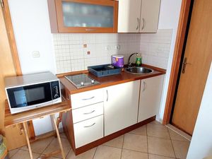 23927140-Ferienwohnung-2-Postira-300x225-5