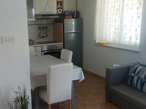 23927141-Ferienwohnung-4-Postira-300x225-1