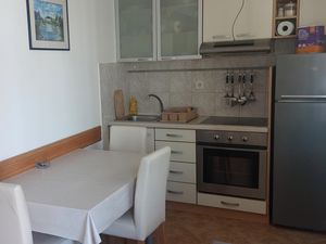 23927141-Ferienwohnung-4-Postira-300x225-3