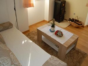 24058751-Ferienwohnung-4-Postira-300x225-0