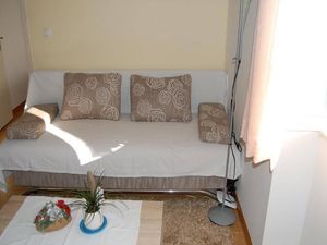 24058751-Ferienwohnung-4-Postira-300x225-3