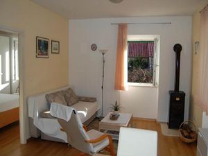 24058751-Ferienwohnung-4-Postira-300x225-4