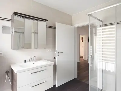 INSIDE, BATHROOM