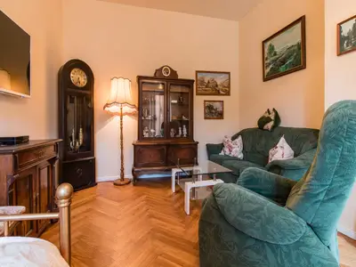 Photo, INSIDE, OUTSIDE