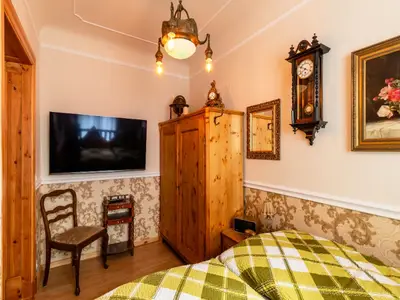 Photo, INSIDE, OUTSIDE