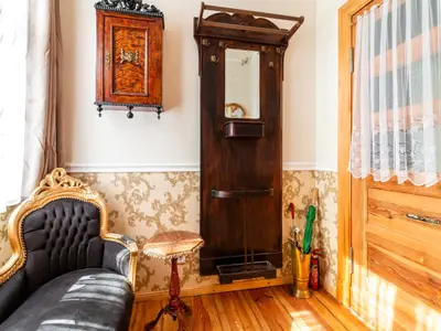 Photo, INSIDE, OUTSIDE