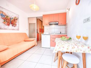 23989644-Ferienwohnung-3-Povlja-300x225-2