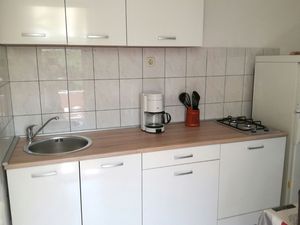 18955049-Ferienwohnung-2-Povlja-300x225-2