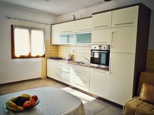 21666605-Ferienwohnung-5-Povlja-300x225-3