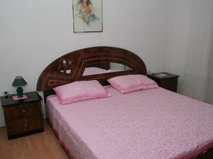 23927127-Ferienwohnung-2-Povlja-300x225-0