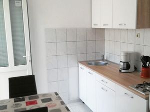 23927127-Ferienwohnung-2-Povlja-300x225-1