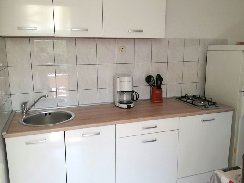 23927127-Ferienwohnung-2-Povlja-800x600-2