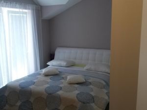 23939556-Ferienwohnung-6-Povlja-300x225-5