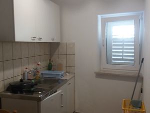 18694096-Ferienwohnung-2-Povlja-300x225-2