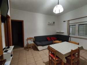 18689398-Ferienwohnung-2-Povlja-300x225-2