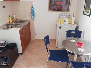 24058626-Ferienwohnung-2-Povlja-300x225-0