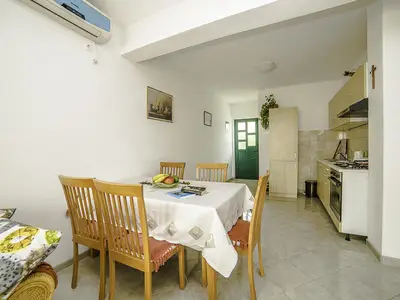 Ferienwohnung für 4 Personen (65 m²) in Povlja 8/10