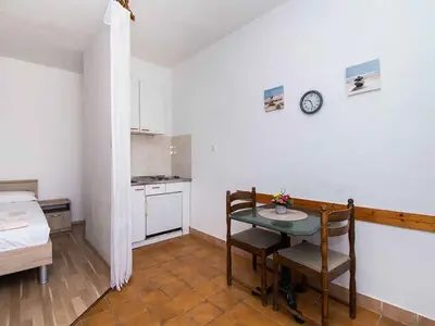 Ferienwohnung für 2 Personen (30 m²) in Povljana 6/10