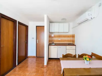 Ferienwohnung für 4 Personen (36 m²) in Povljana 8/10