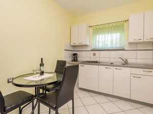 23730467-Ferienwohnung-3-Povljana-300x225-2