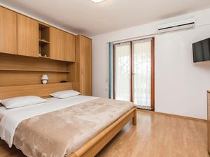 23730467-Ferienwohnung-3-Povljana-300x225-3