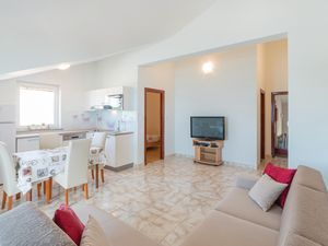 23721564-Ferienwohnung-2-Povljana-300x225-3