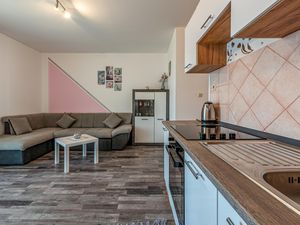 23738492-Ferienwohnung-4-Povljana-300x225-3