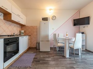 23738492-Ferienwohnung-4-Povljana-300x225-4