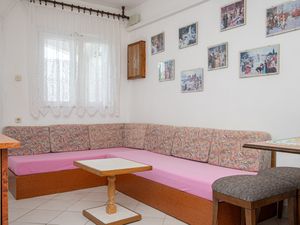 18323498-Ferienwohnung-4-Povljana-300x225-2