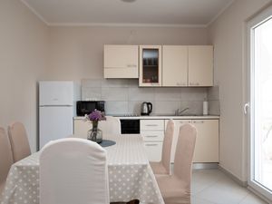 18323918-Ferienwohnung-6-Povljana-300x225-3