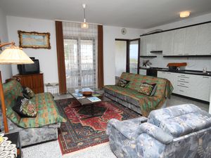 18323444-Ferienwohnung-8-Povljana-300x225-2