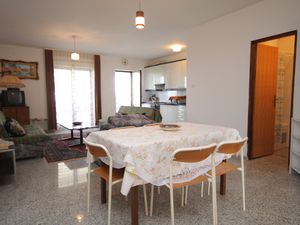 18323444-Ferienwohnung-8-Povljana-300x225-3