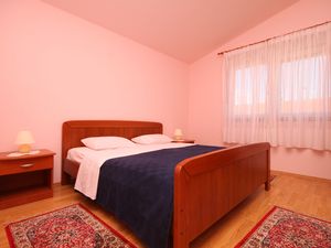 18321729-Ferienwohnung-4-Povljana-300x225-4