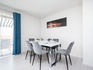 18688741-Ferienwohnung-6-Povljana-300x225-2