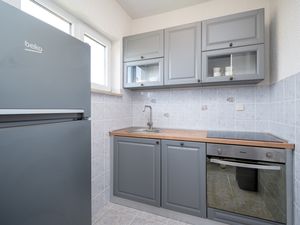 18688741-Ferienwohnung-6-Povljana-300x225-4