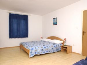 18955035-Ferienwohnung-4-Povljana-300x225-3