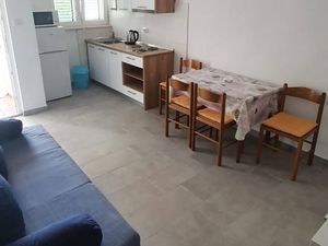 19128121-Ferienwohnung-4-Povljana-300x225-2