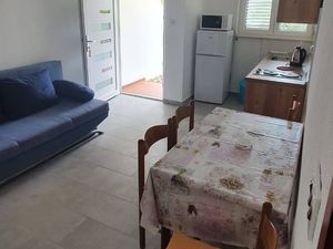 19128121-Ferienwohnung-4-Povljana-300x225-3